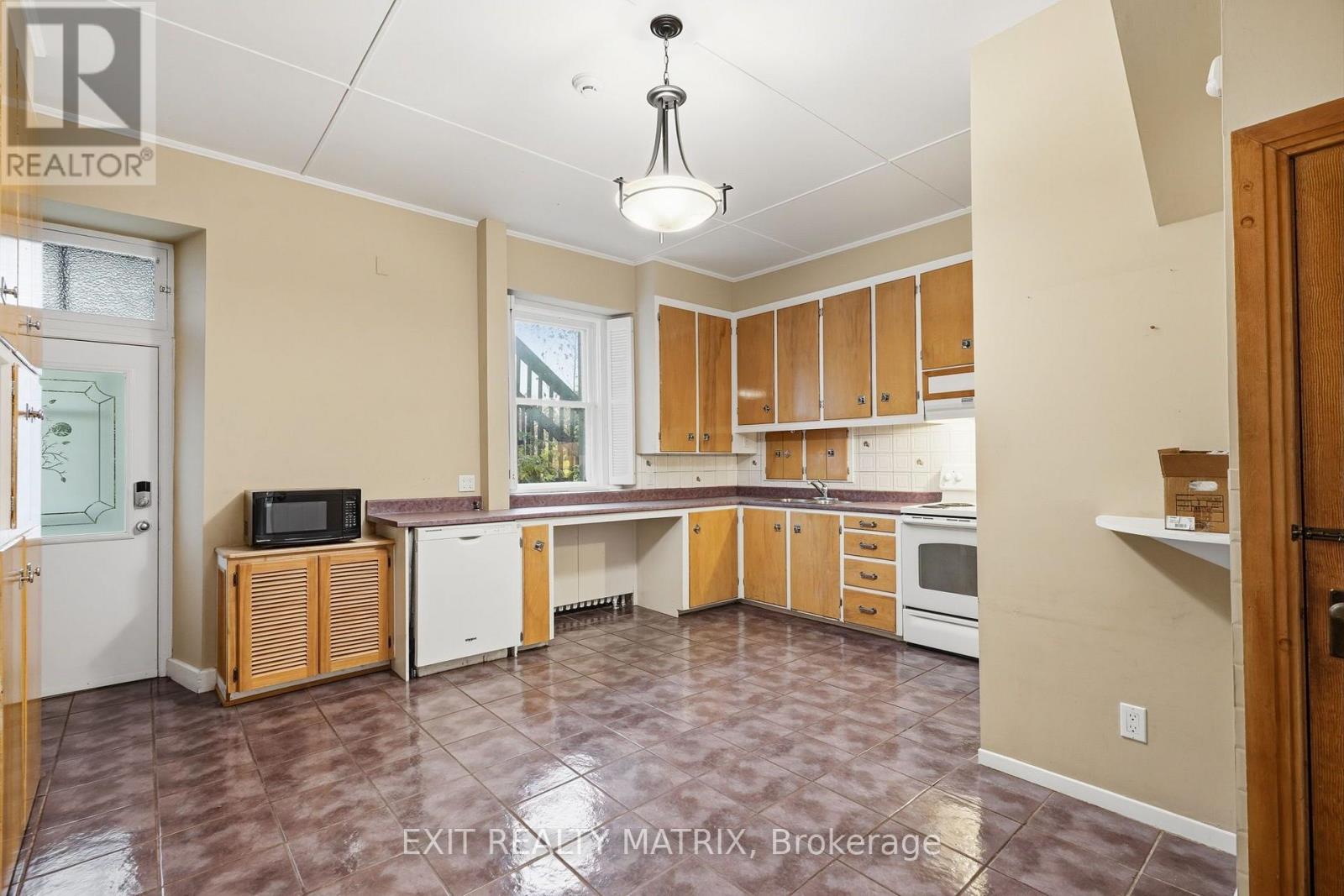 425 Water Street E Property Photo 10