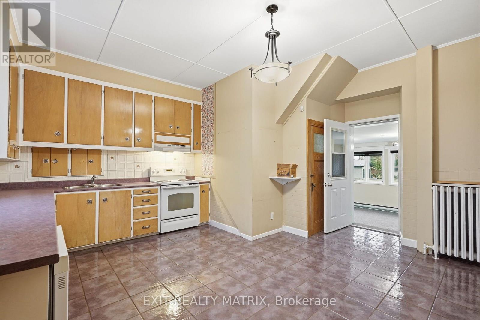 425 Water Street E Property Photo 11