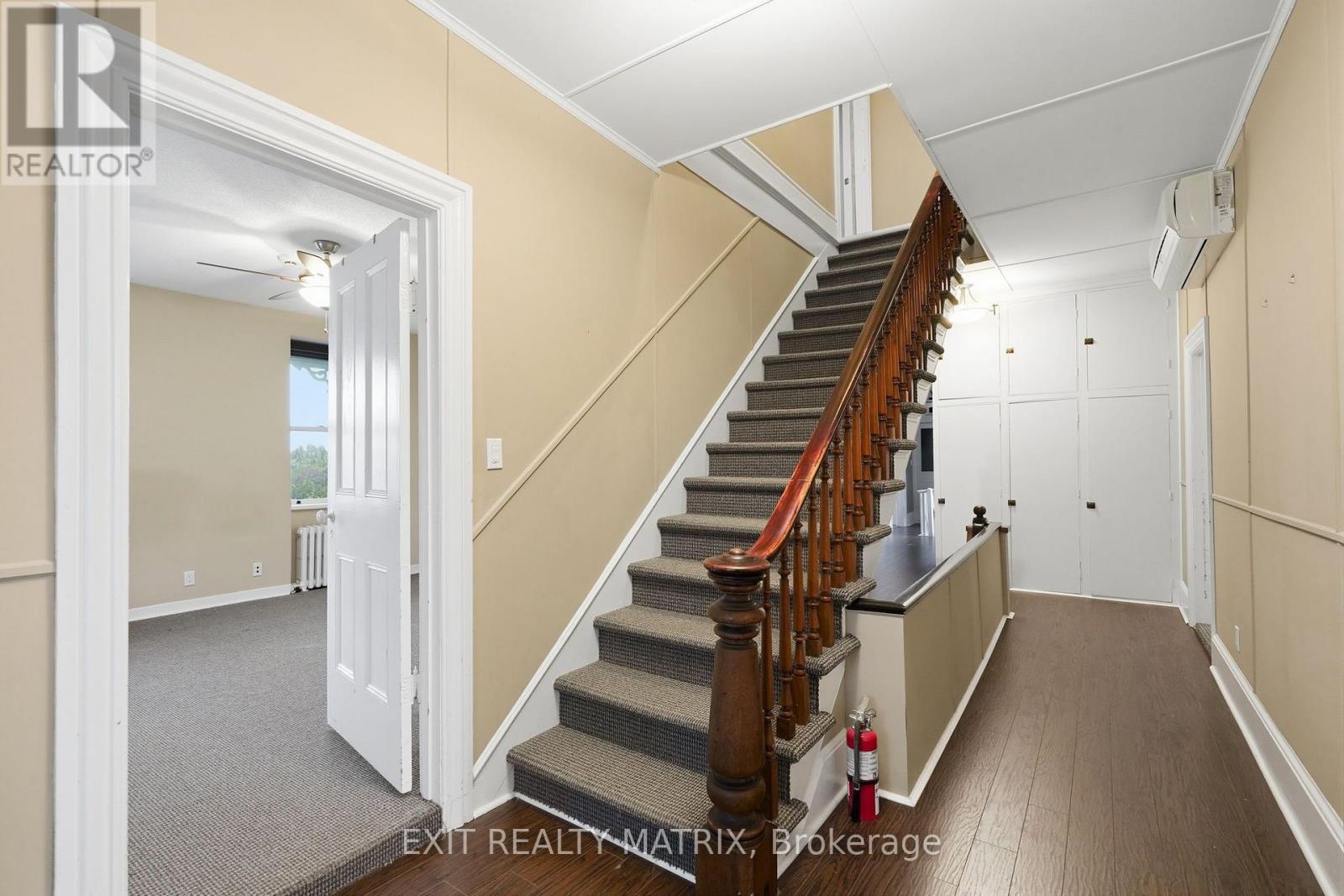 425 Water Street E Property Photo 14