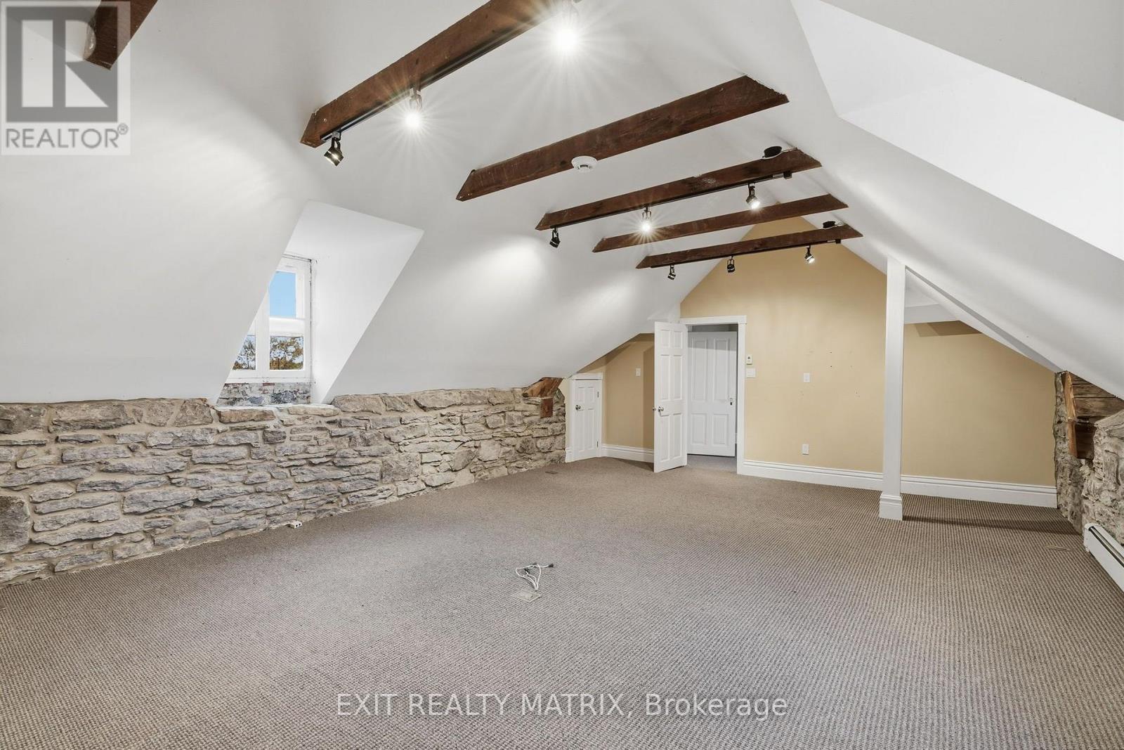 425 Water Street E Property Photo 26