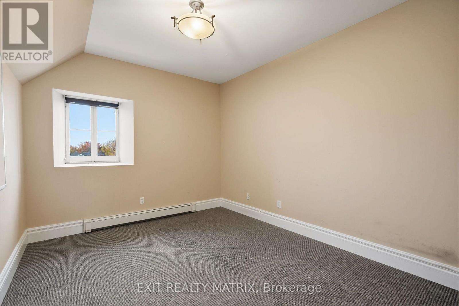 425 Water Street E Property Photo 27