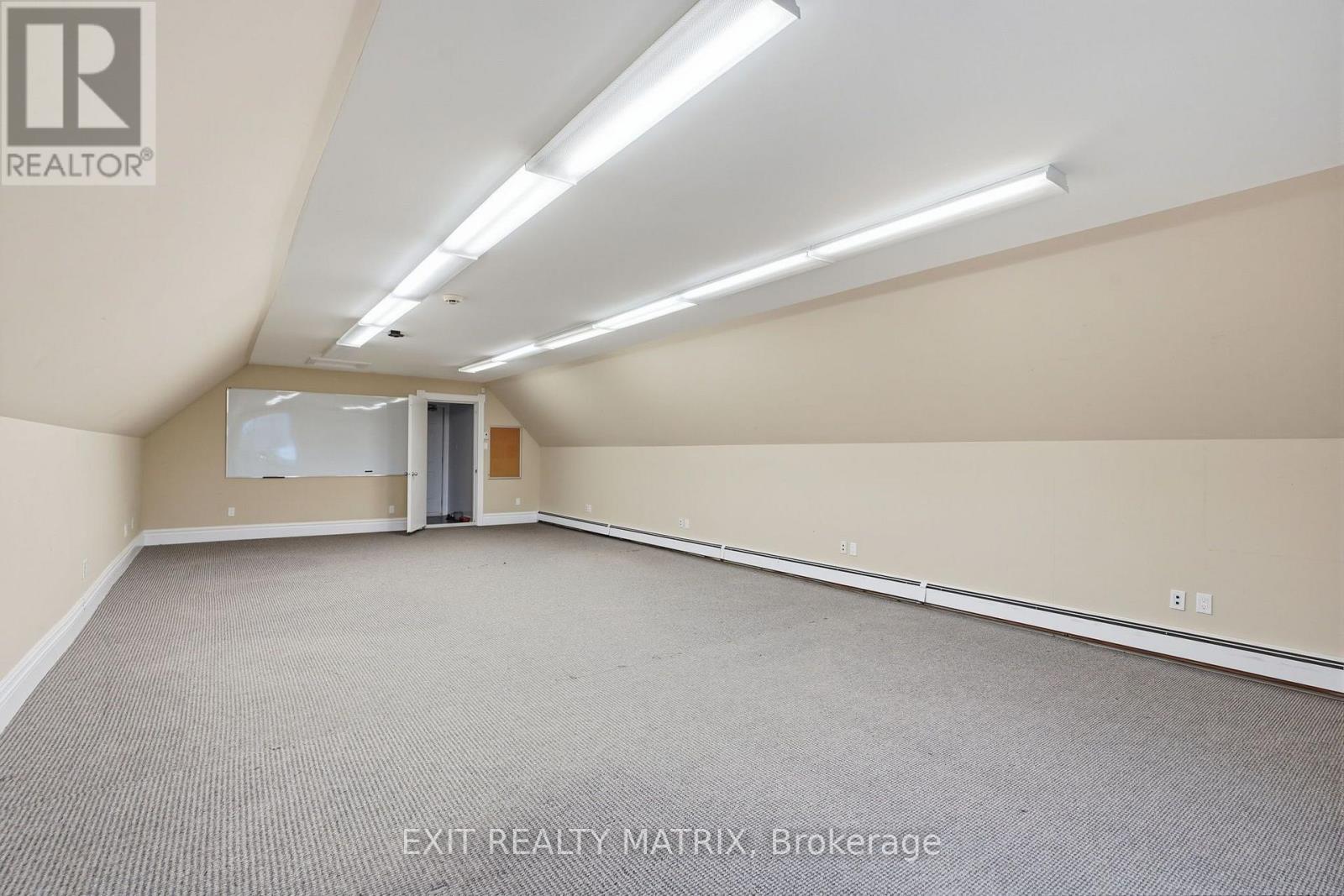 425 Water Street E Property Photo 32