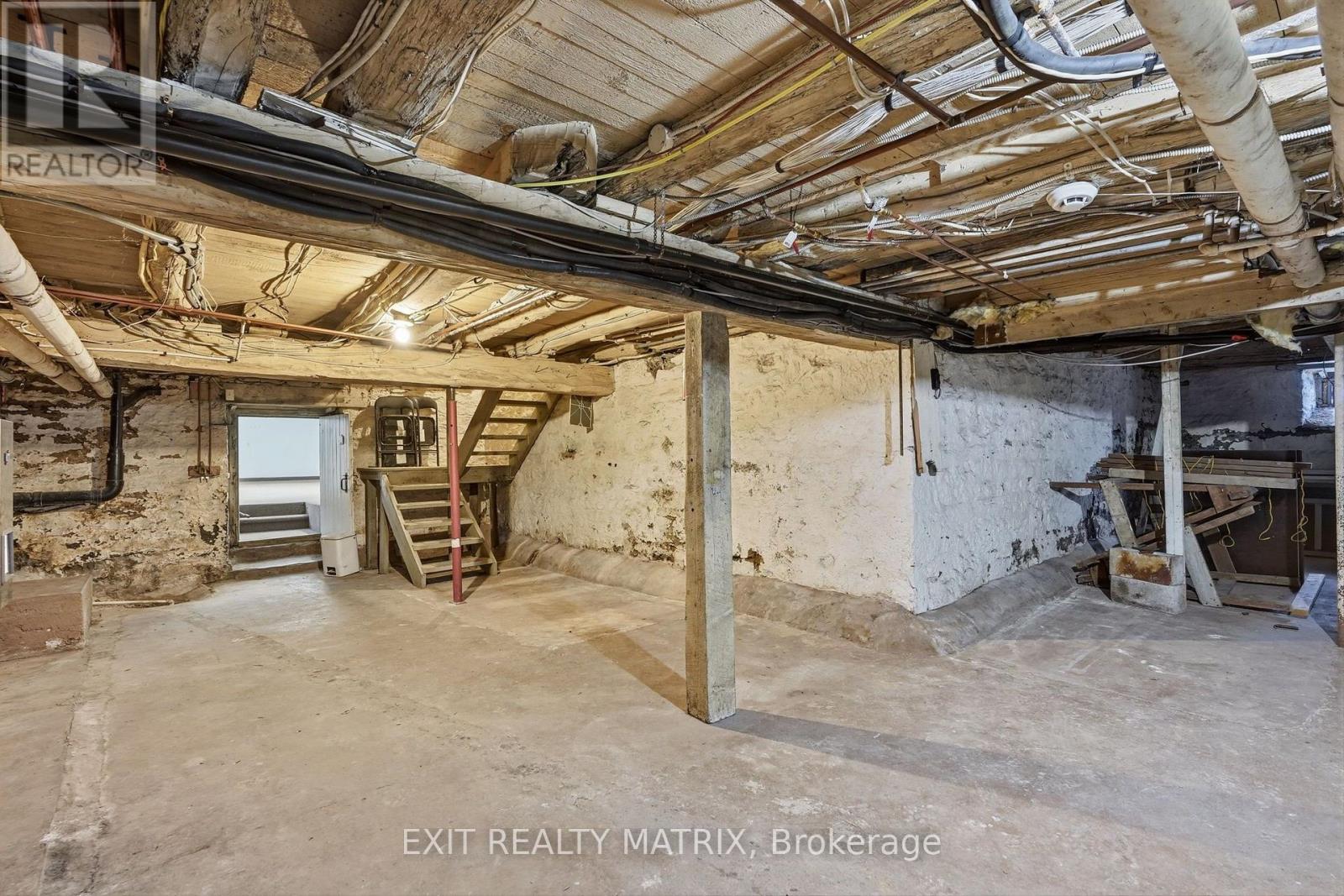 425 Water Street E Property Photo 38