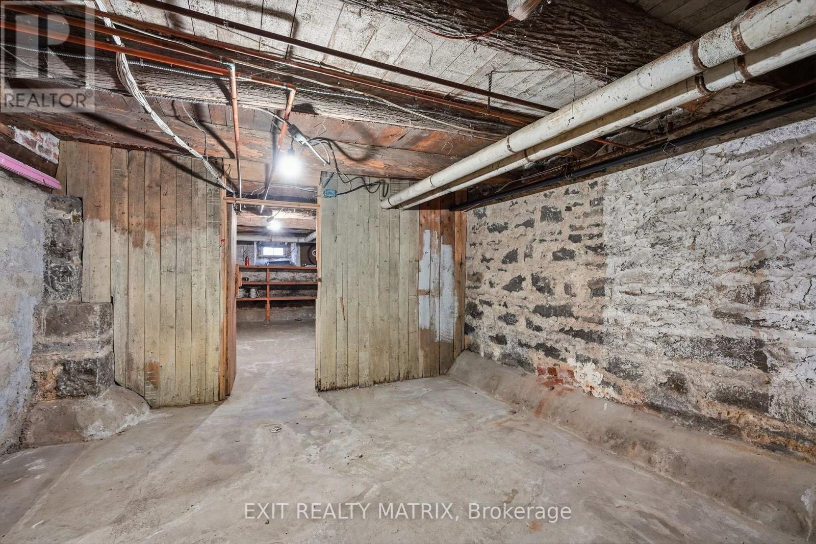 425 Water Street E Property Photo 39