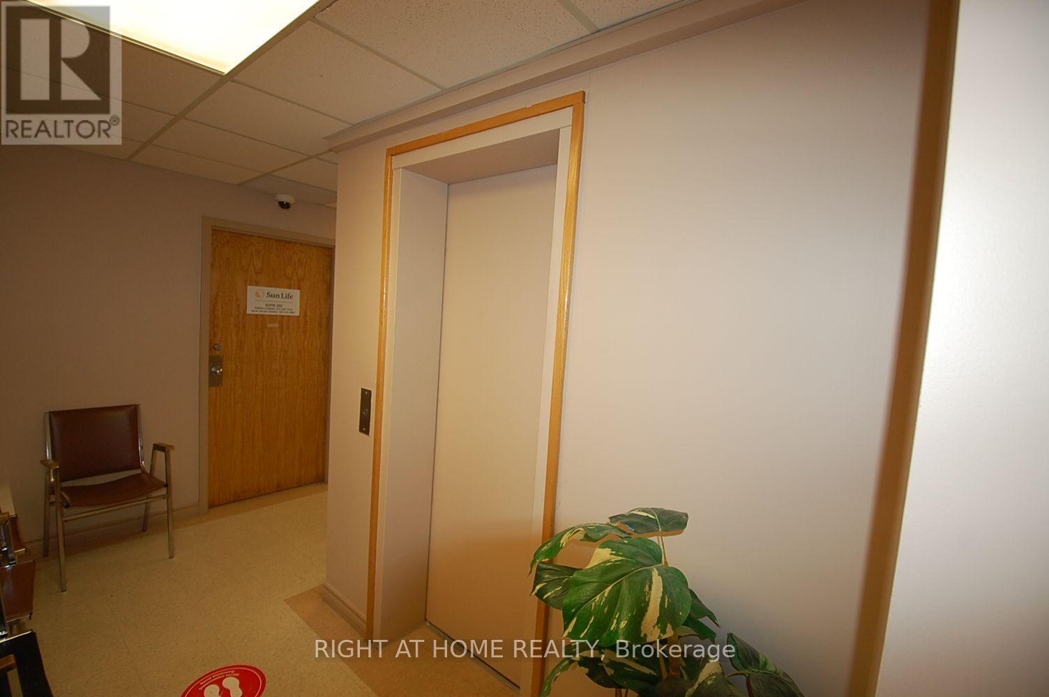 203 - 1468 Laurier Street Property Photo 4