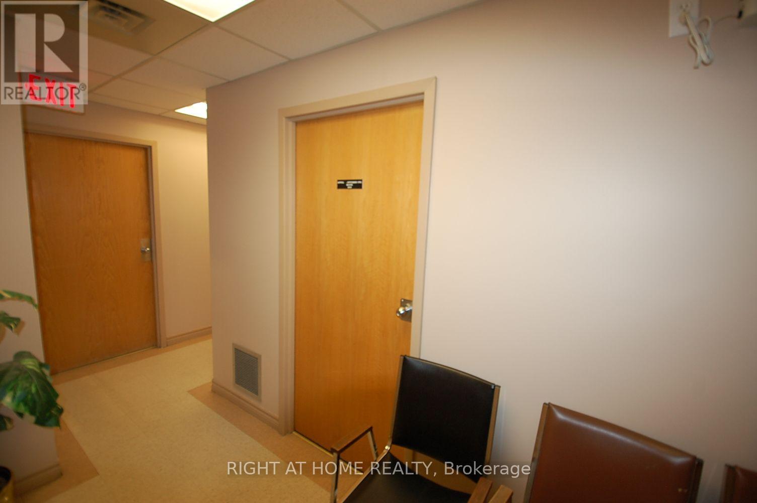 203 - 1468 Laurier Street Property Photo 5