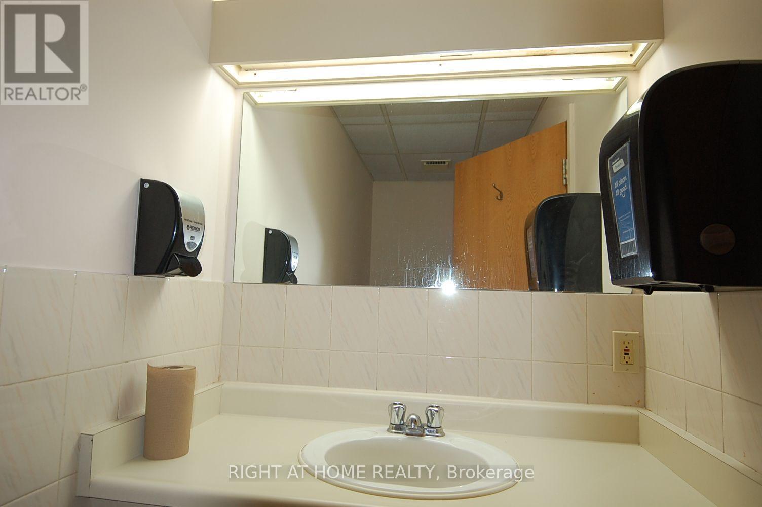 203 - 1468 Laurier Street Property Photo 8
