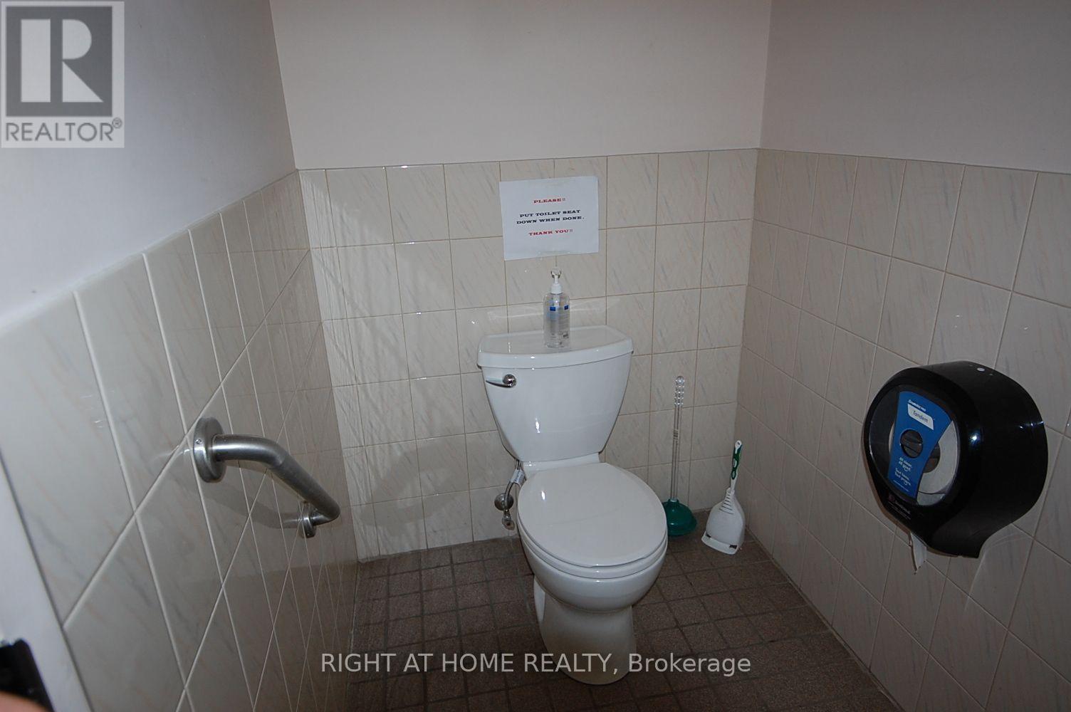 203 - 1468 Laurier Street Property Photo 9