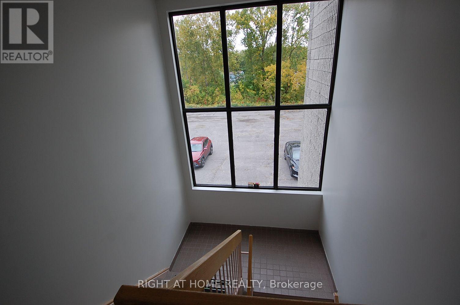 203 - 1468 Laurier Street Property Photo 10