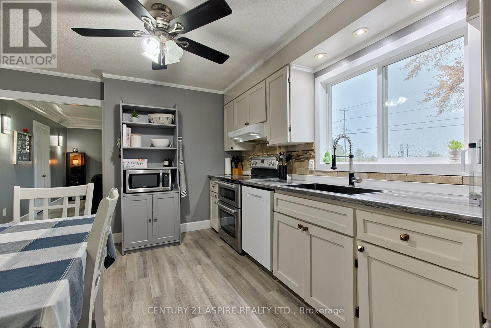 106 Forest Lea Road Property Photo 11