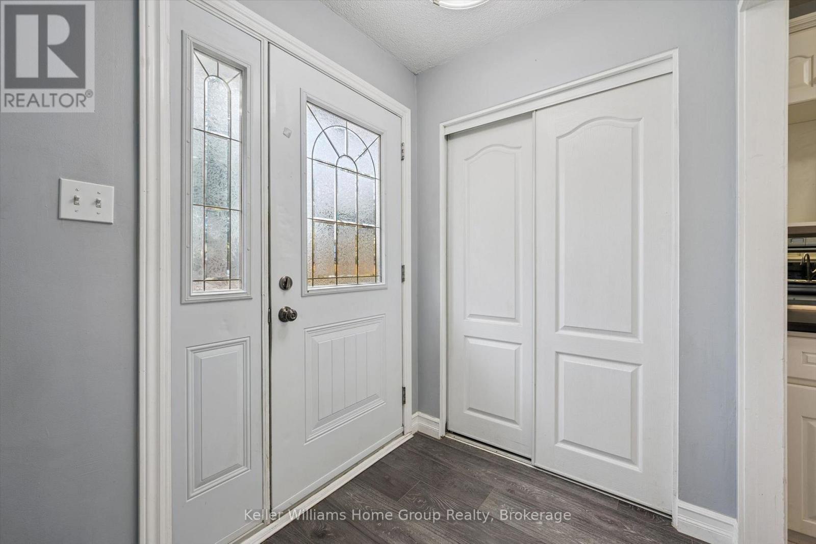 602 College Avenue W Property Photo 3