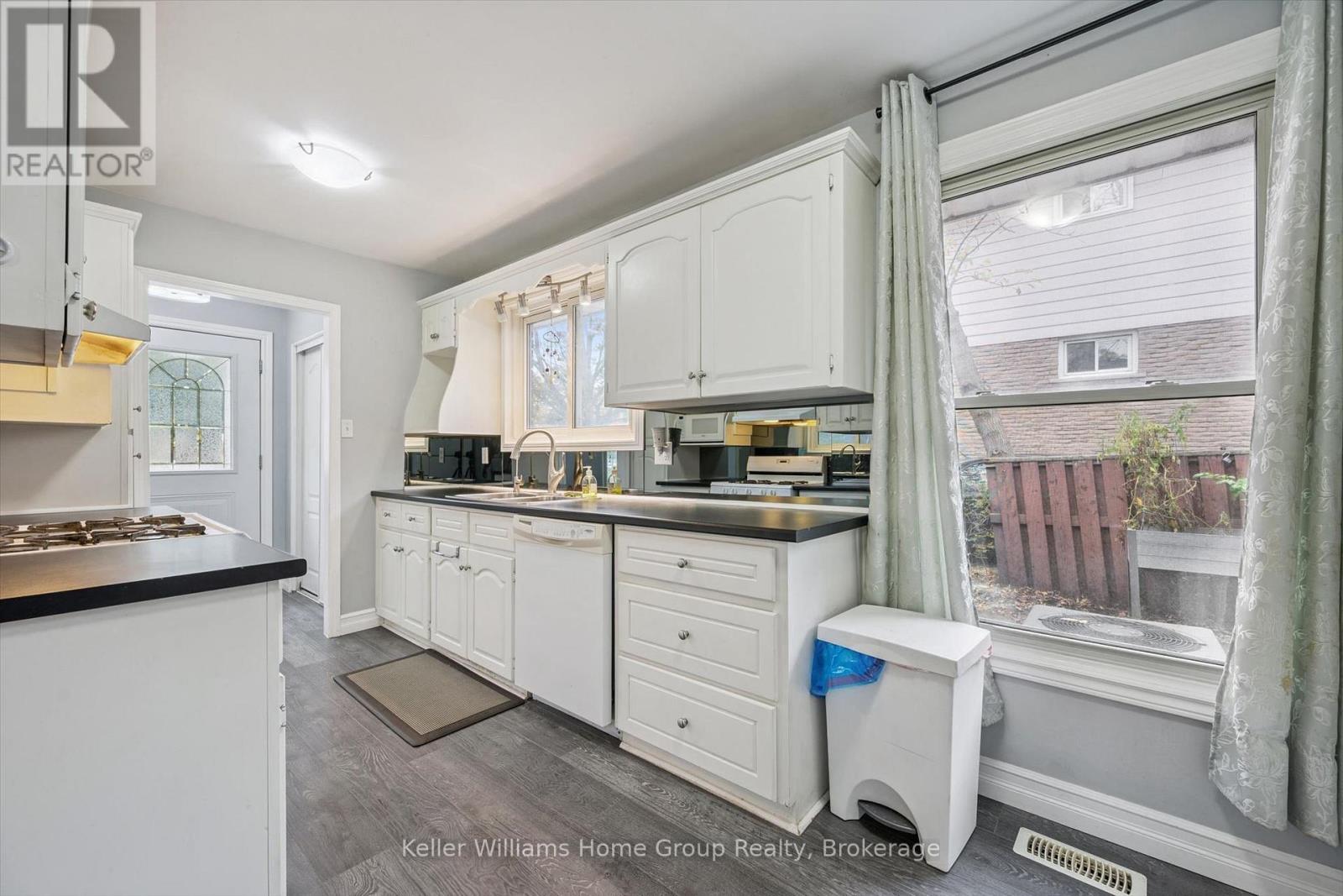602 College Avenue W Property Photo 12