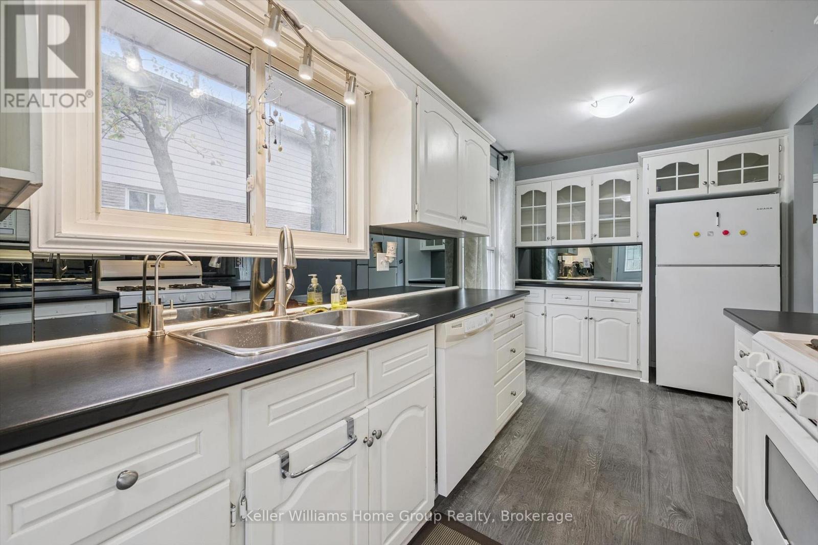 602 College Avenue W Property Photo 13