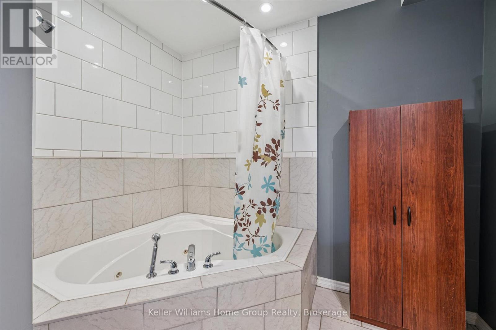 602 College Avenue W Property Photo 28