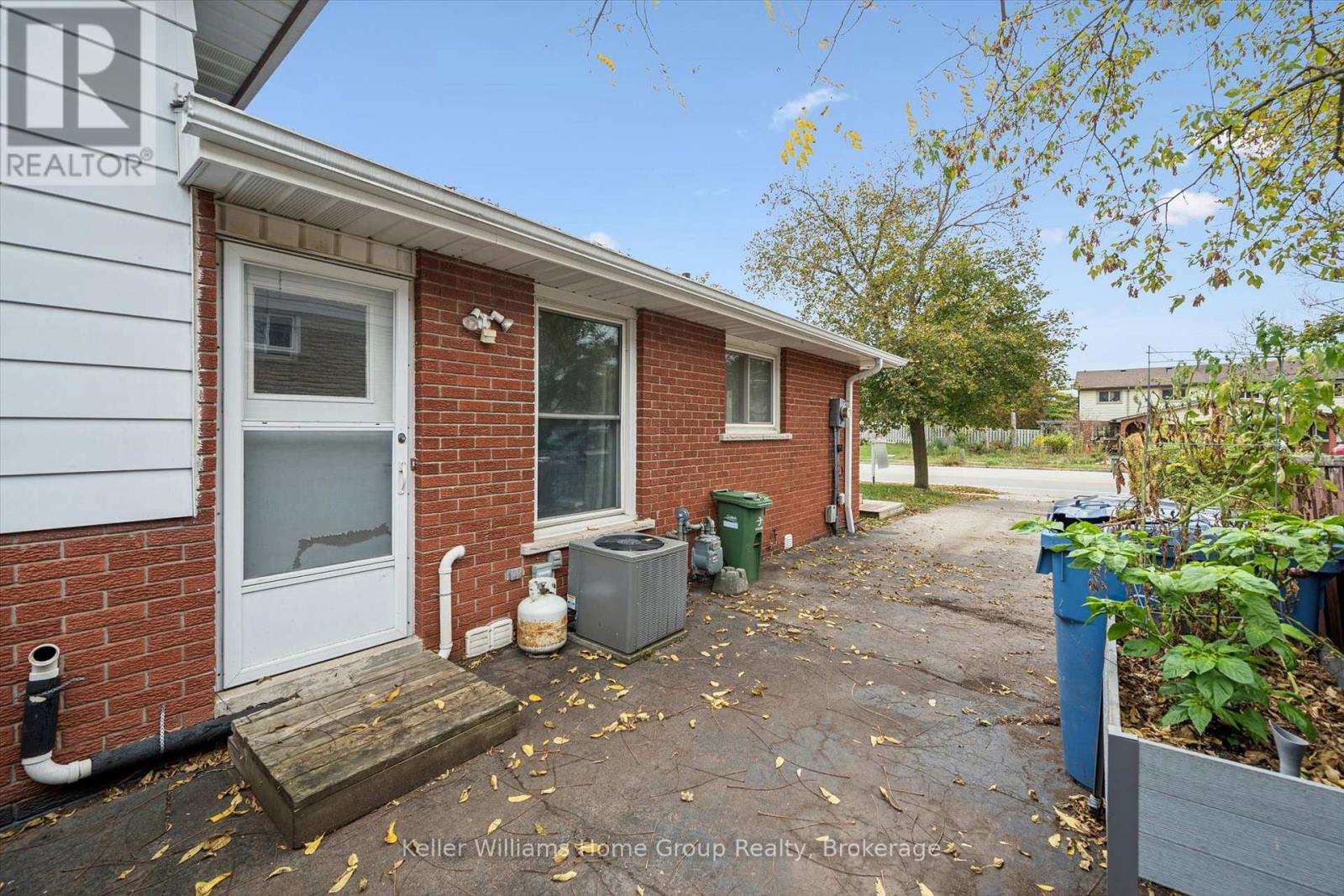 602 College Avenue W Property Photo 33