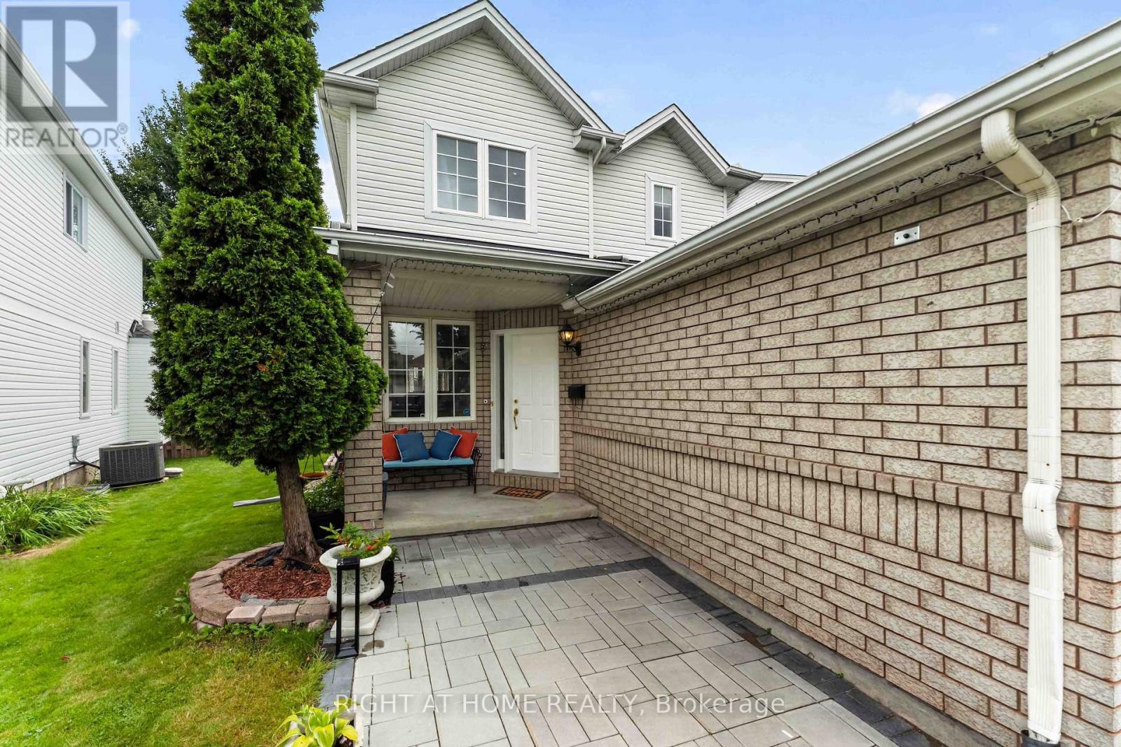 1552 Stojko Street Property Photo 4