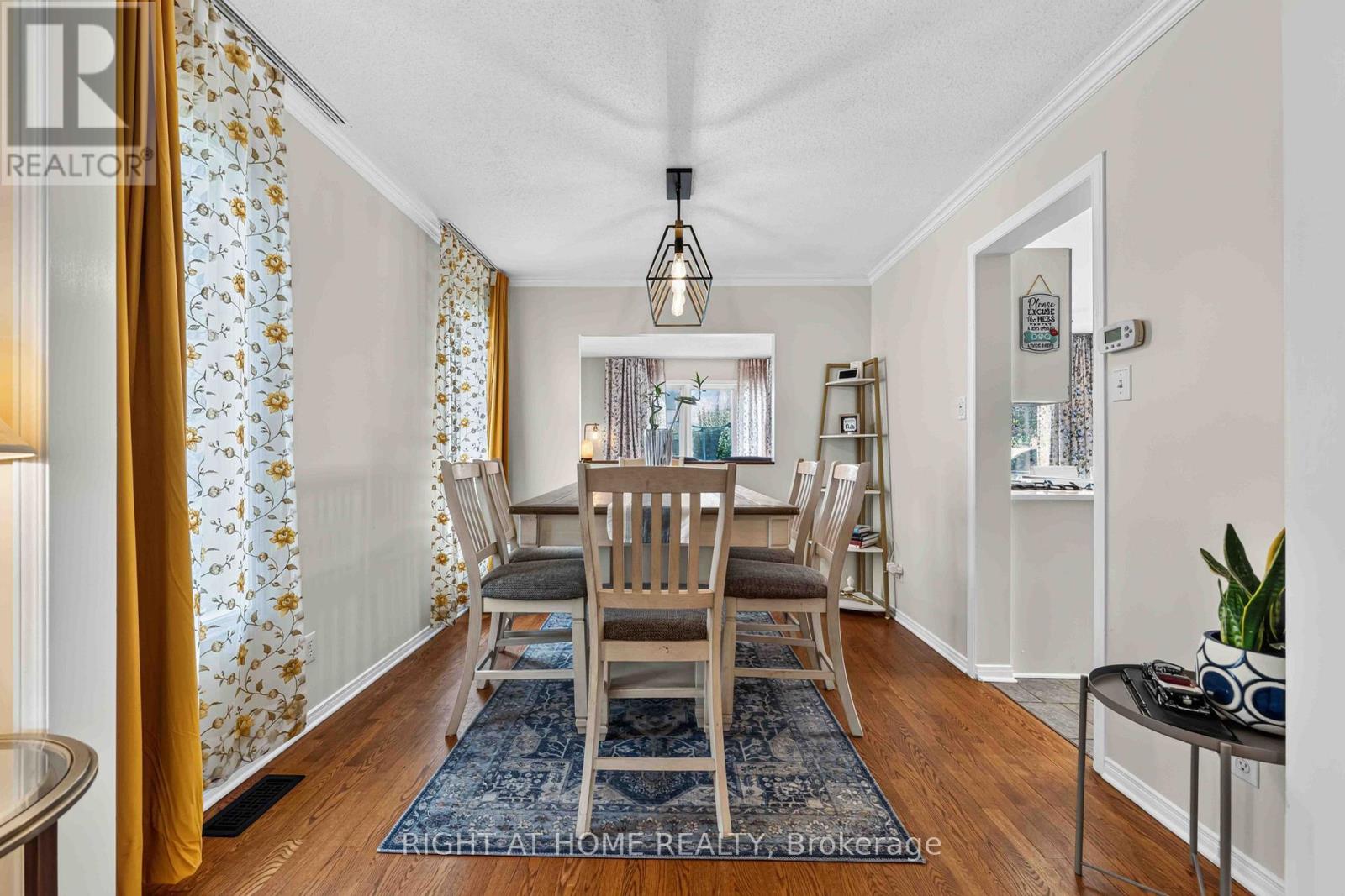 1552 Stojko Street Property Photo 10