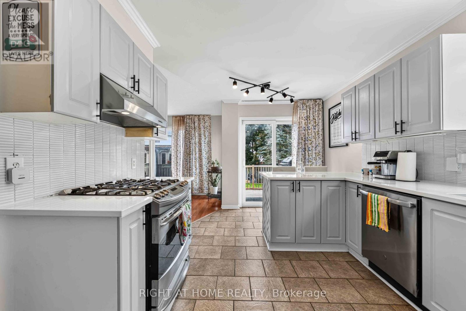 1552 Stojko Street Property Photo 13