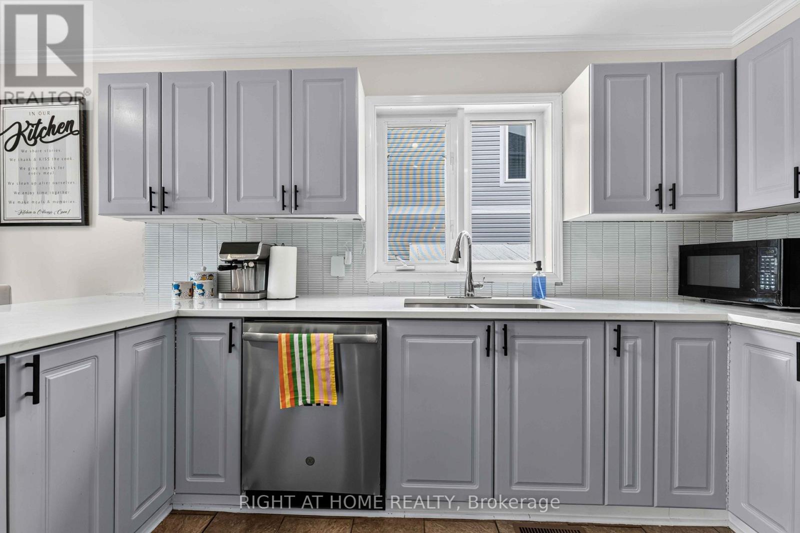 1552 Stojko Street Property Photo 14