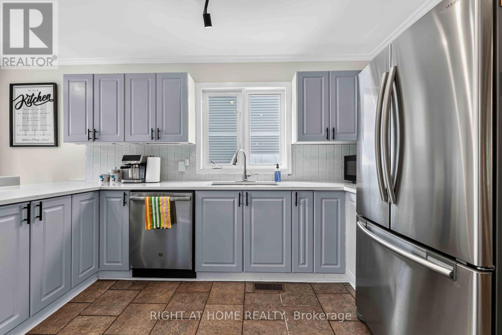 1552 Stojko Street Property Photo 15