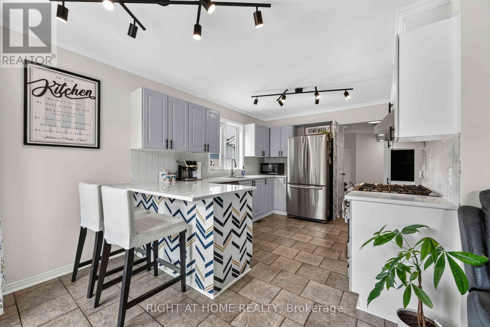 1552 Stojko Street Property Photo 16
