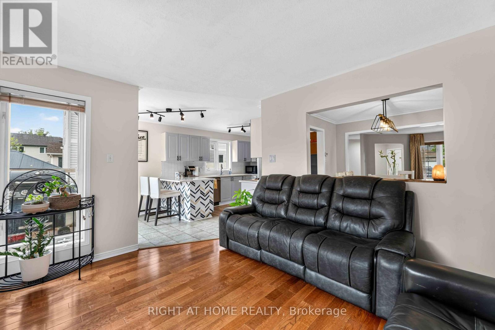 1552 Stojko Street Property Photo 19