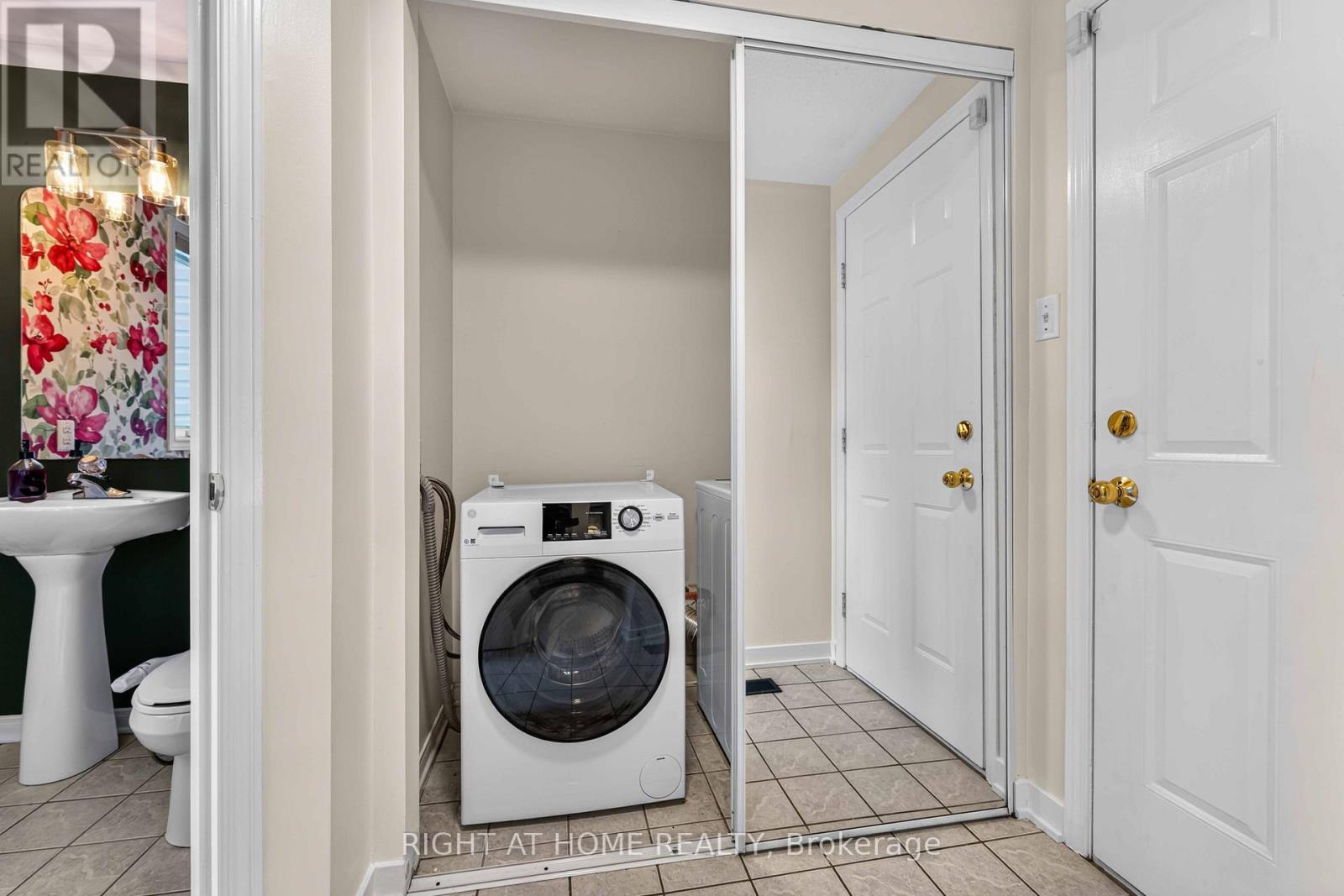 1552 Stojko Street Property Photo 20