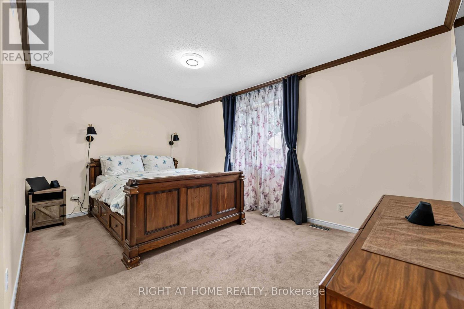 1552 Stojko Street Property Photo 23