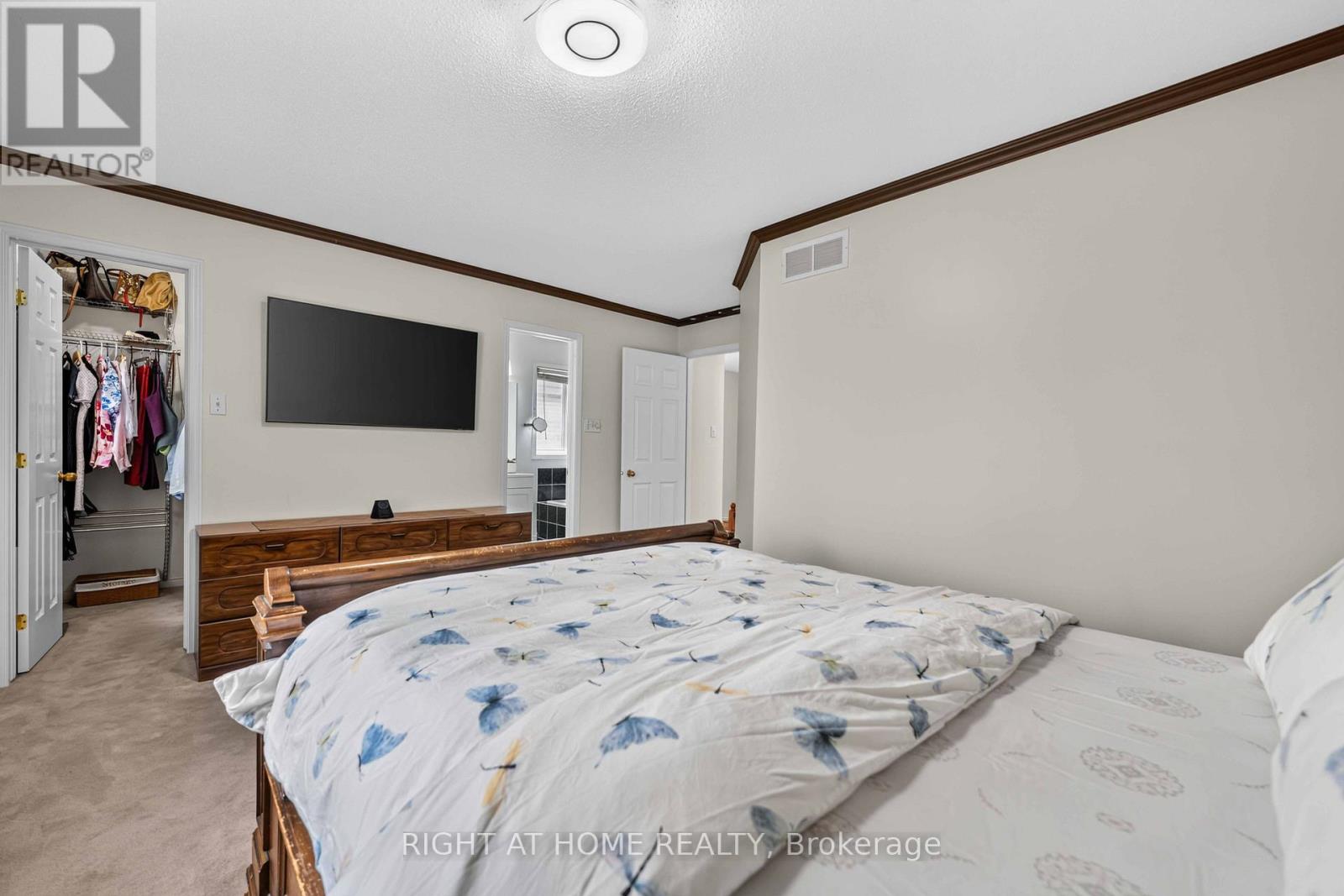 1552 Stojko Street Property Photo 24
