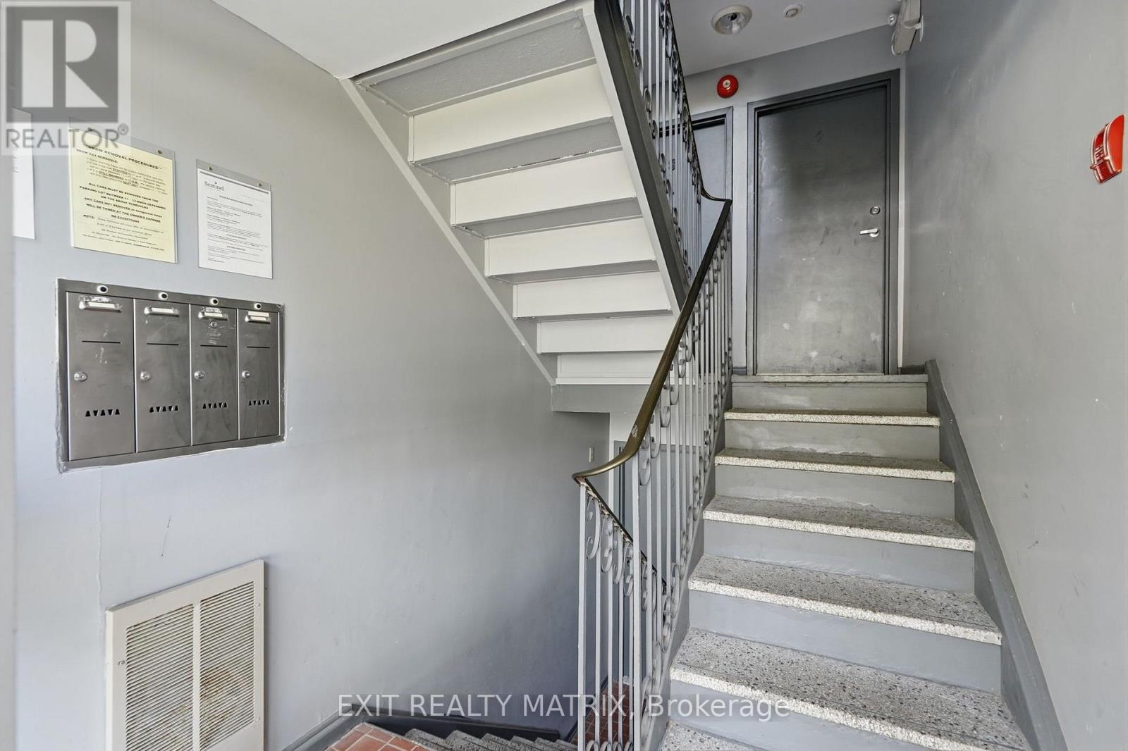 5 - 1015 Cartier Boulevard Property Photo 6