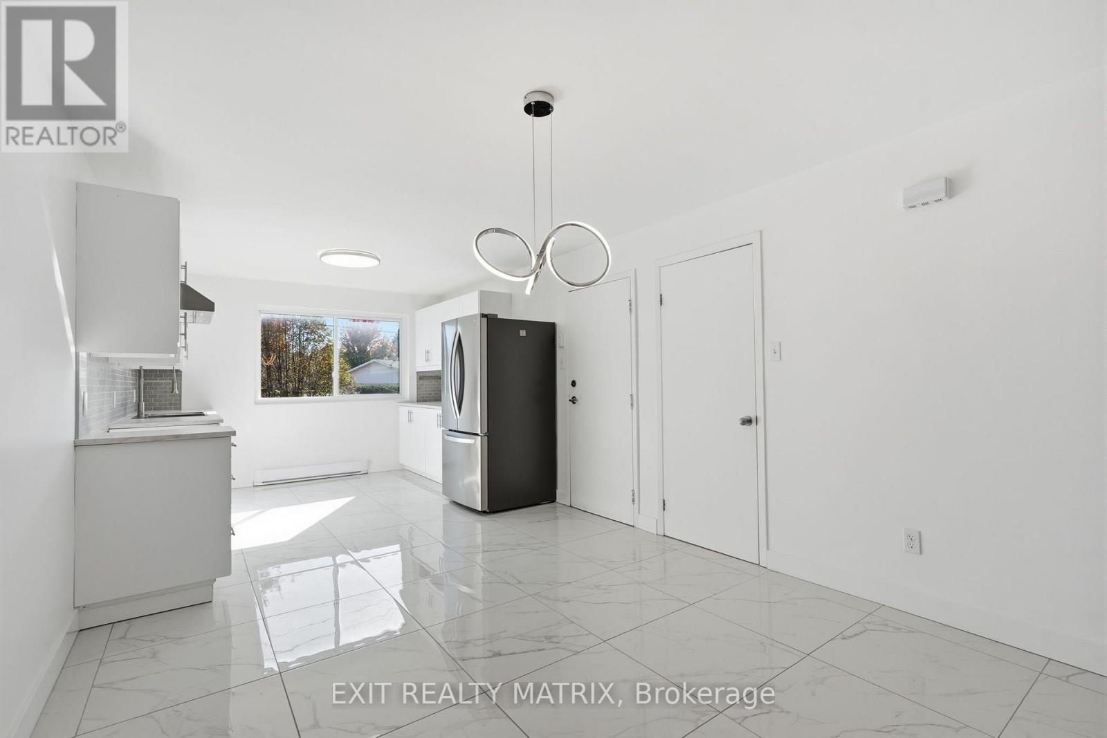 5 - 1015 Cartier Boulevard Property Photo 12