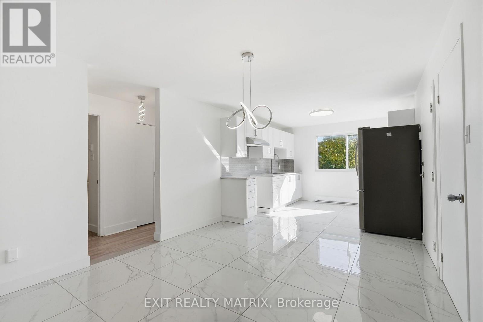5 - 1015 Cartier Boulevard Property Photo 13