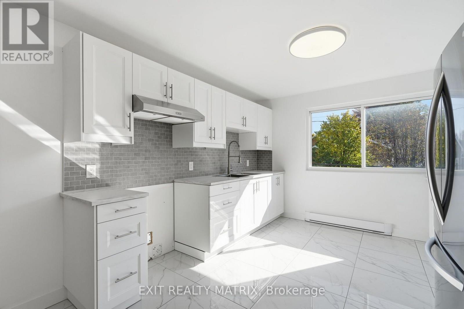 5 - 1015 Cartier Boulevard Property Photo 18