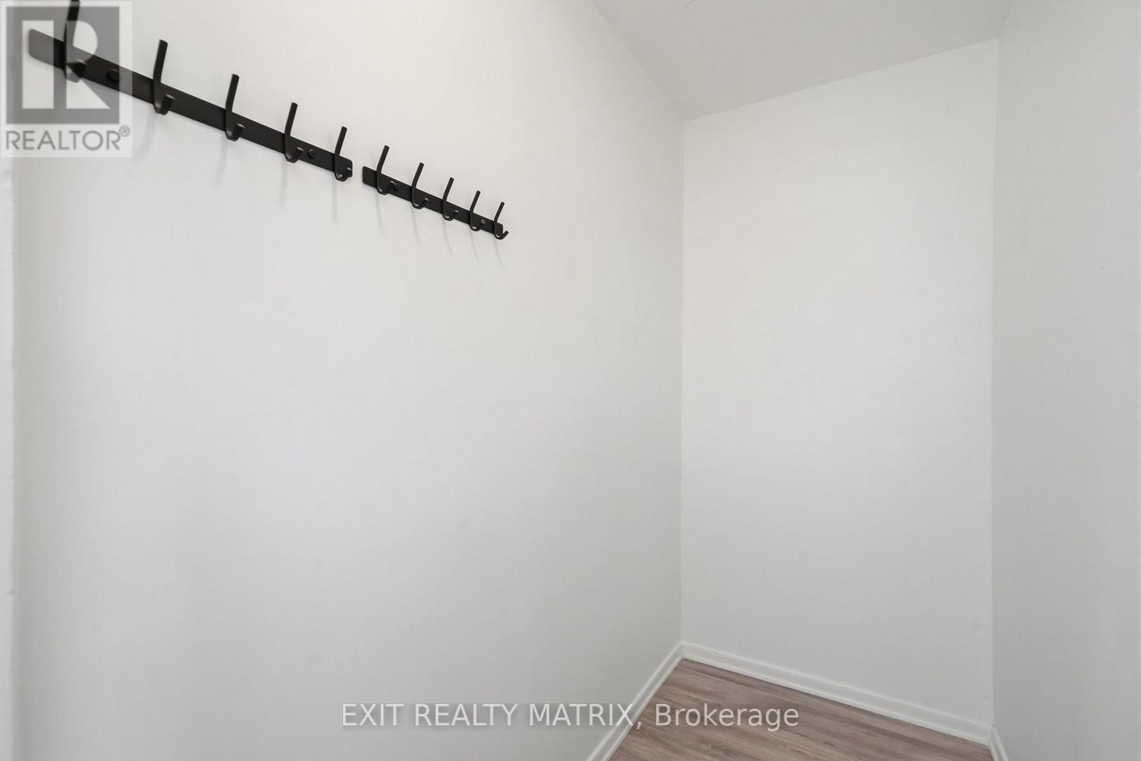 5 - 1015 Cartier Boulevard Property Photo 21