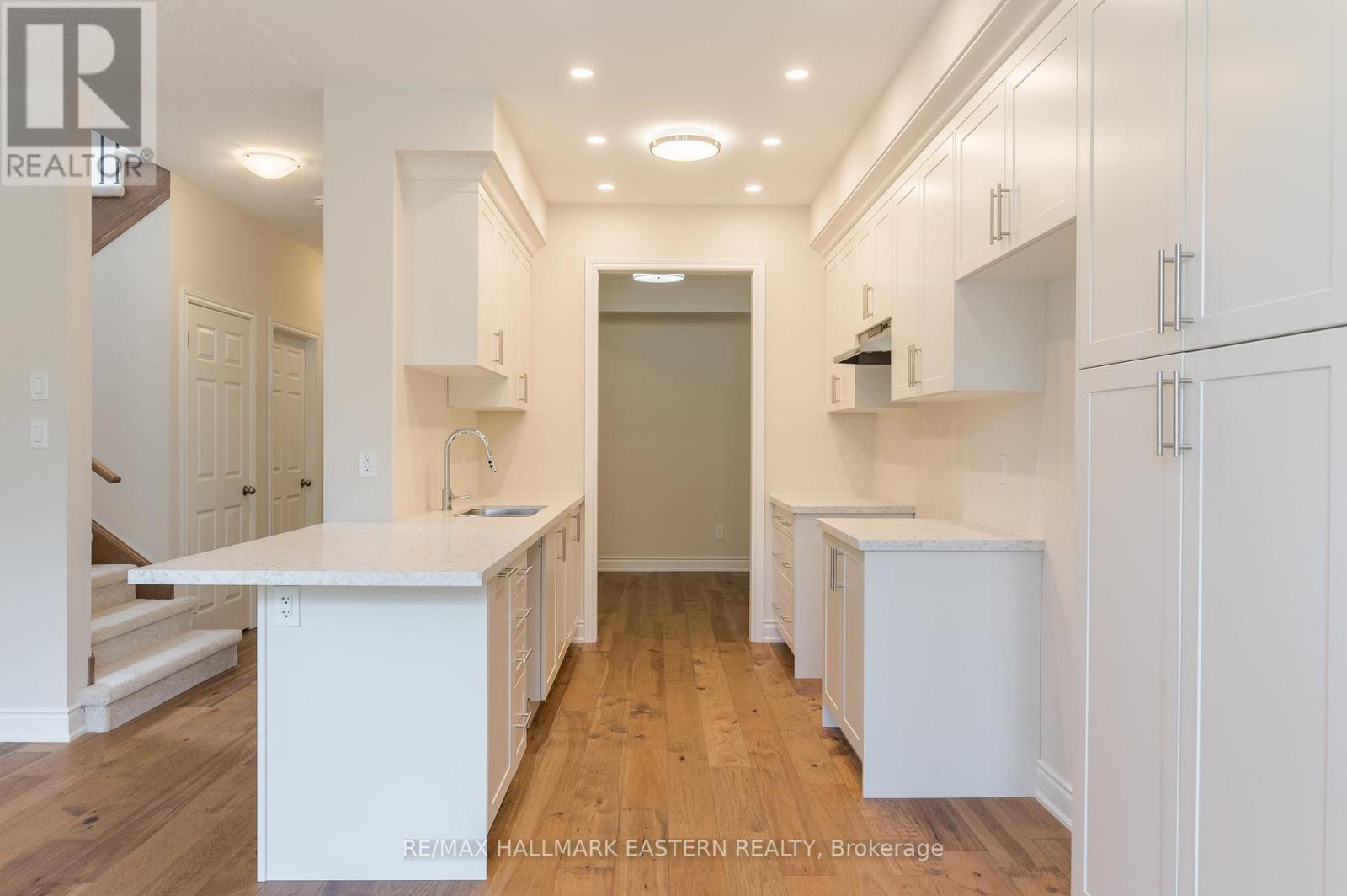 33 Coldbrook Drive Property Photo 9