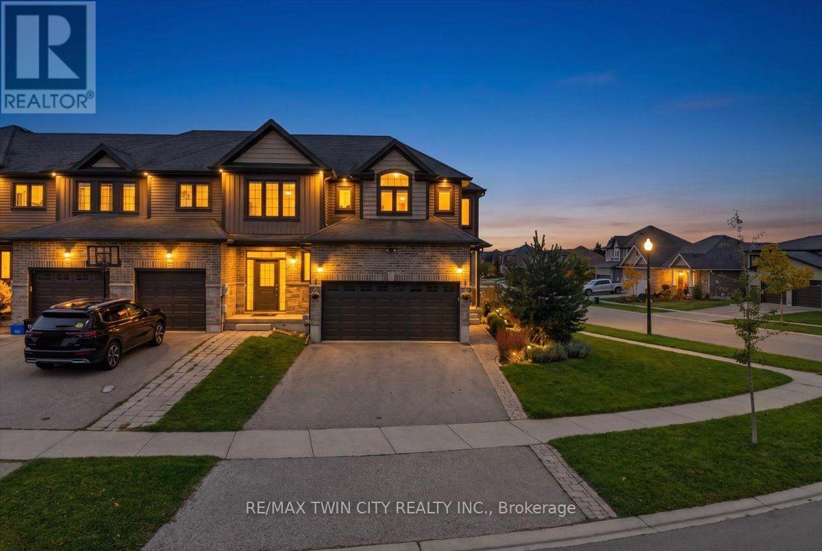 100 LINKS CRESCENT N Property Photo 1