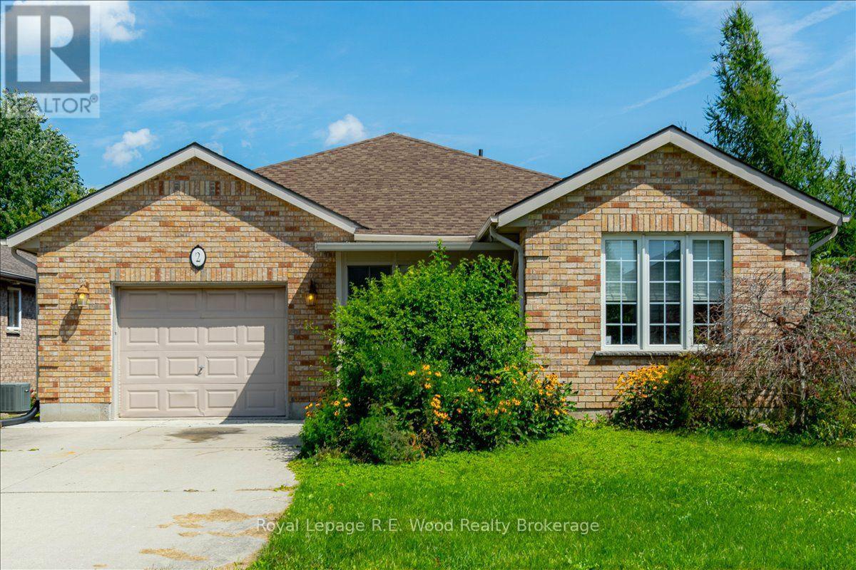 2 Oriole Crescent Property Photo 1
