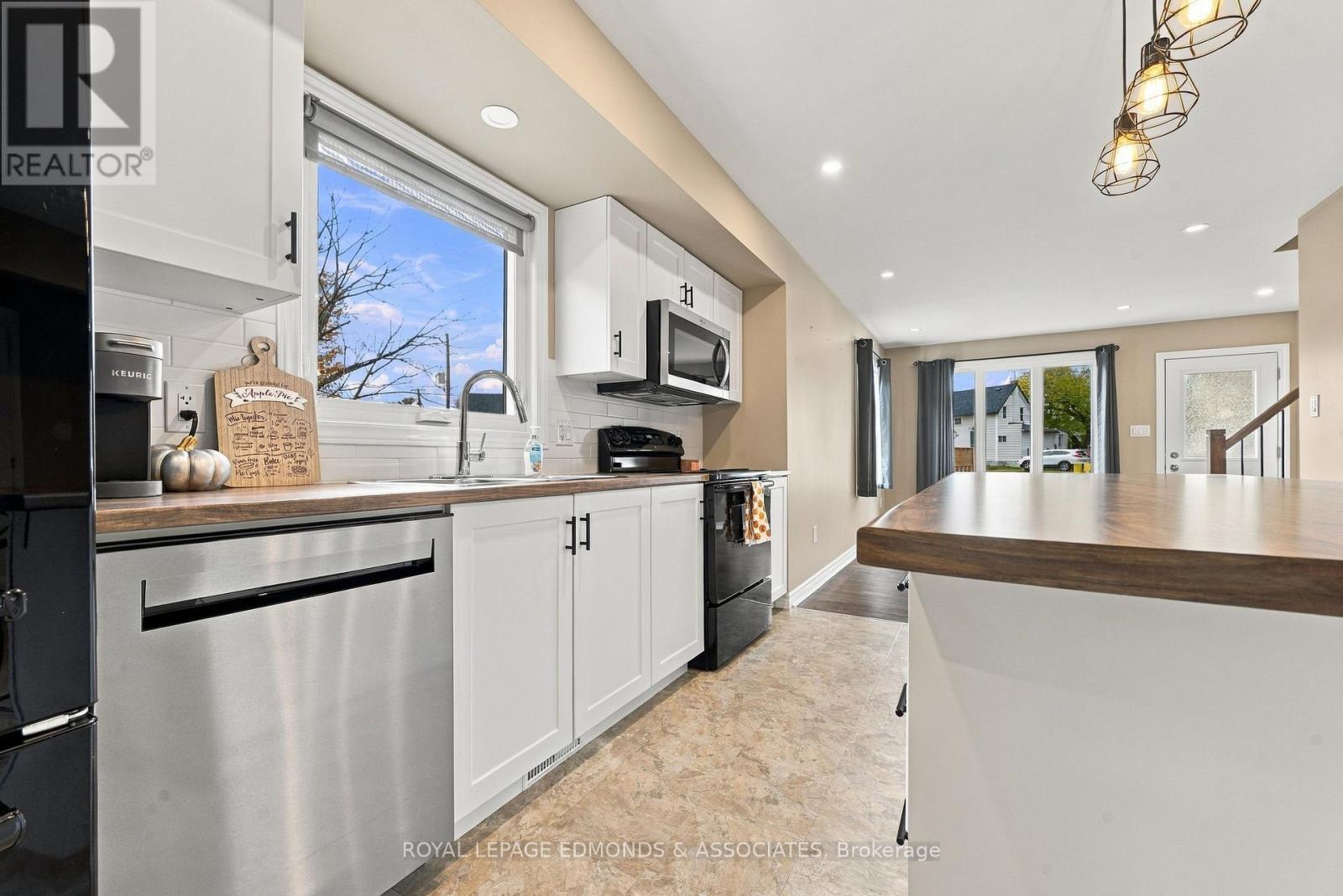 A - 465a Francis Street Property Photo 6