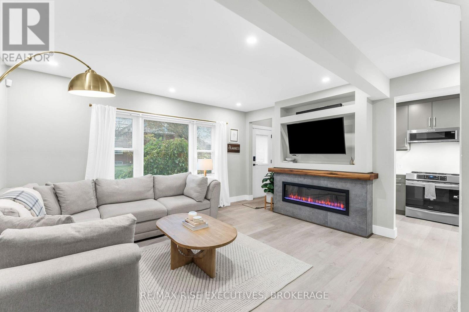 333 Palace Road Property Photo 4