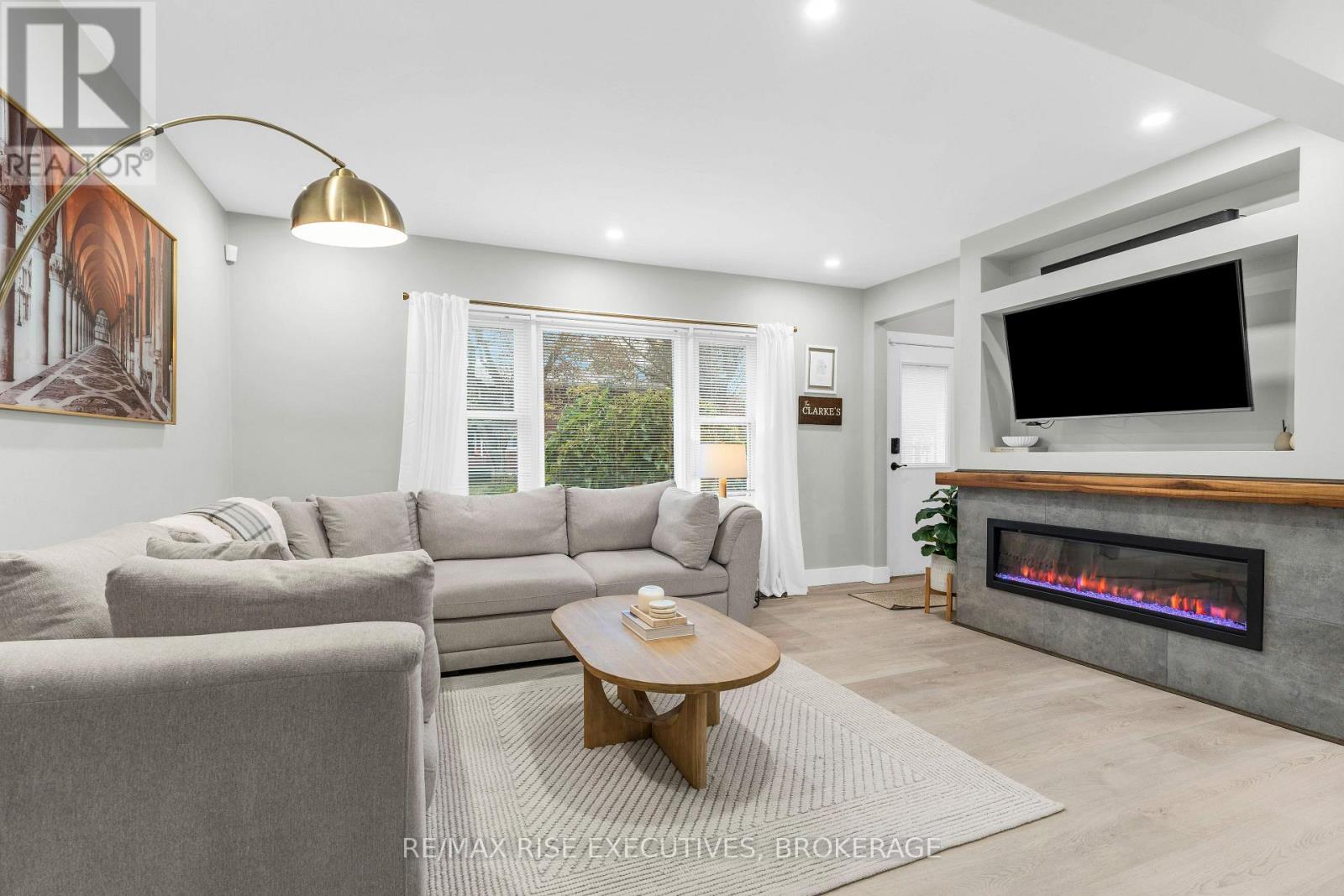 333 Palace Road Property Photo 5