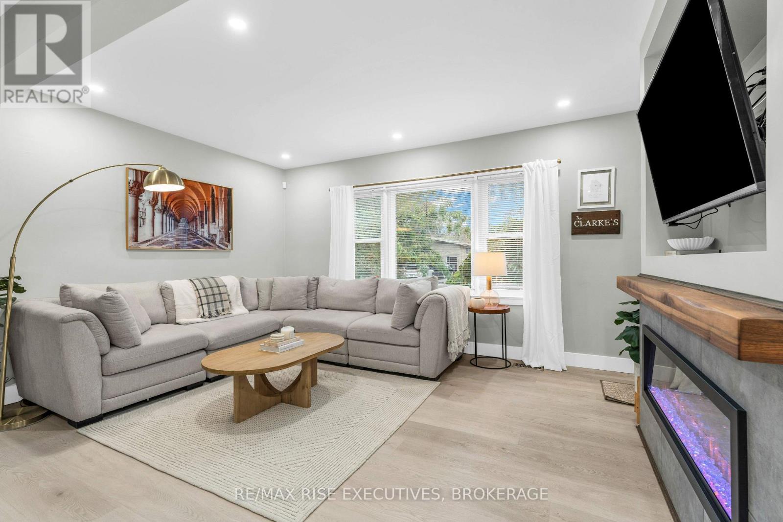 333 Palace Road Property Photo 6