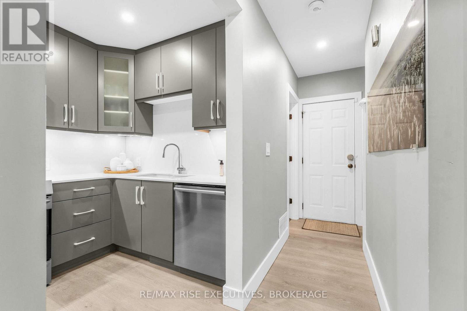333 Palace Road Property Photo 9