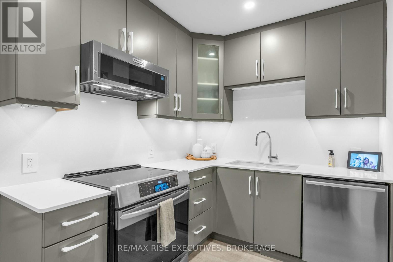 333 Palace Road Property Photo 11