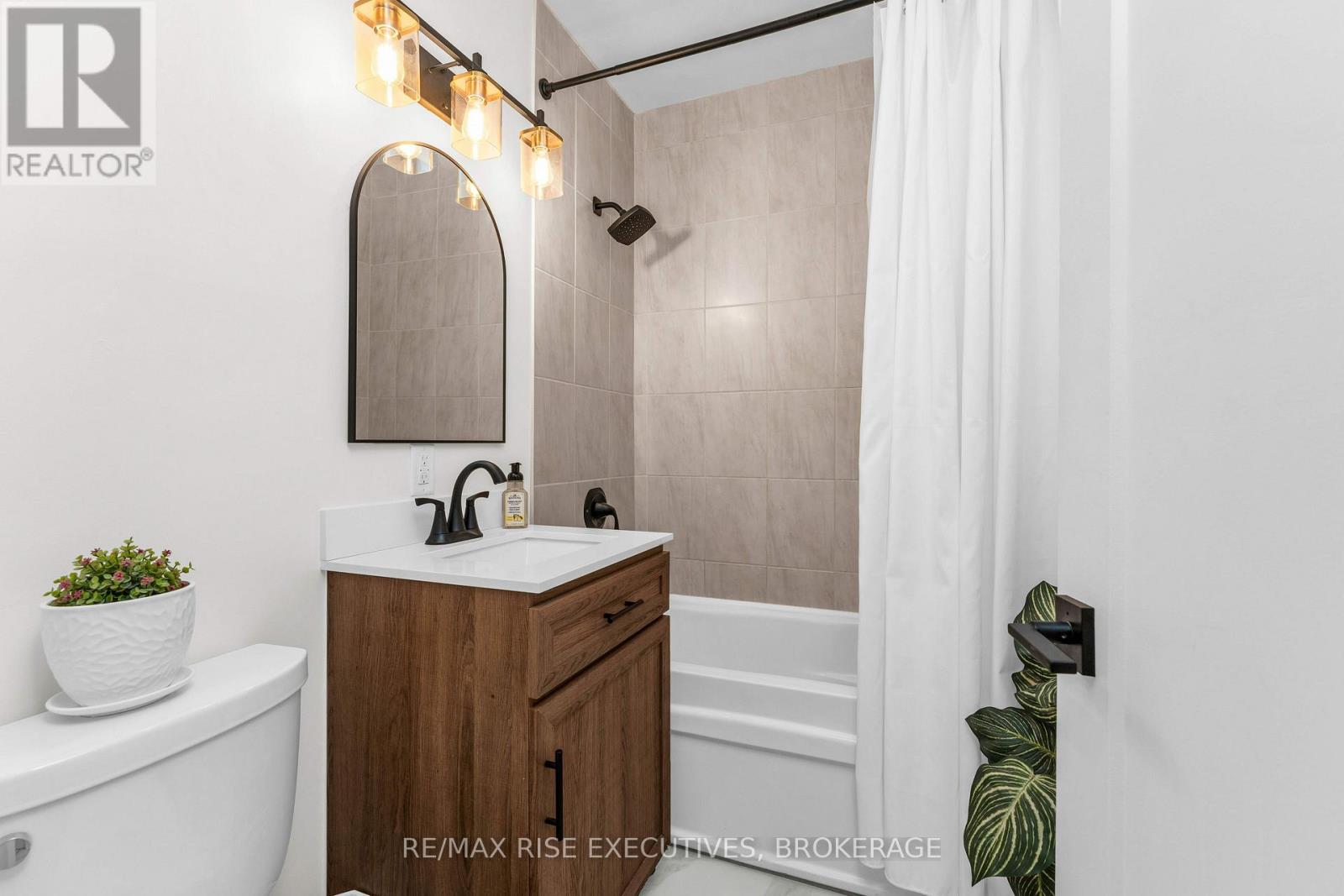333 Palace Road Property Photo 13