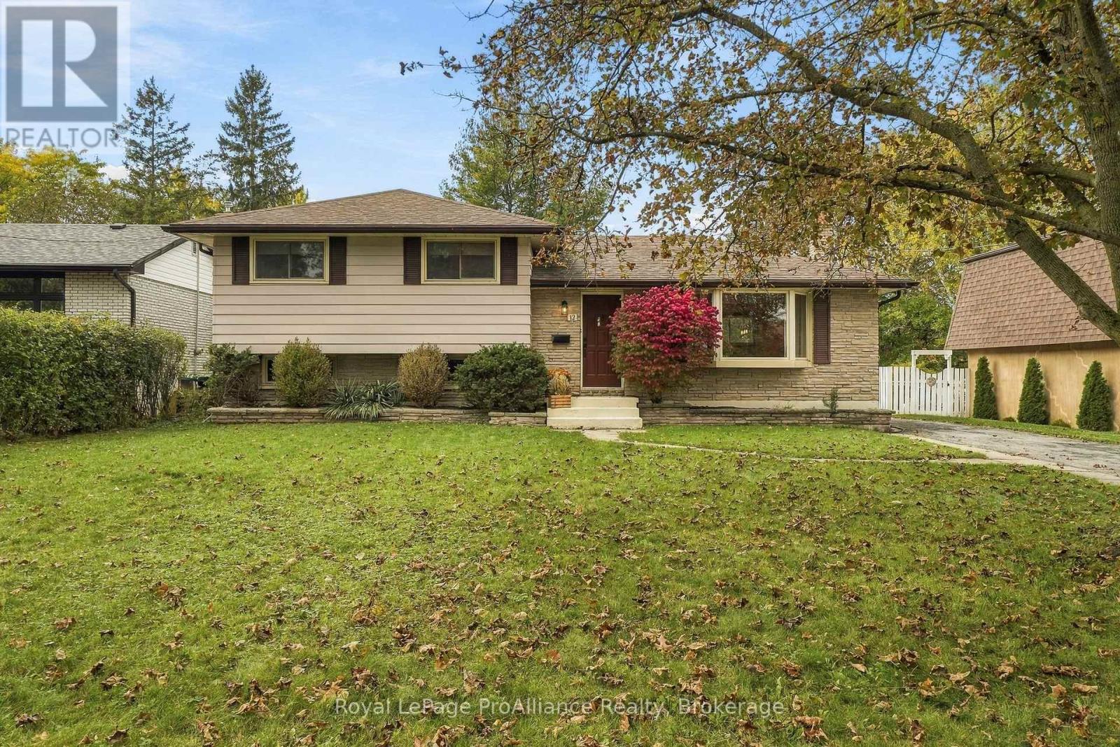 12 THORNCLIFFE DRIVE Property Photo 1