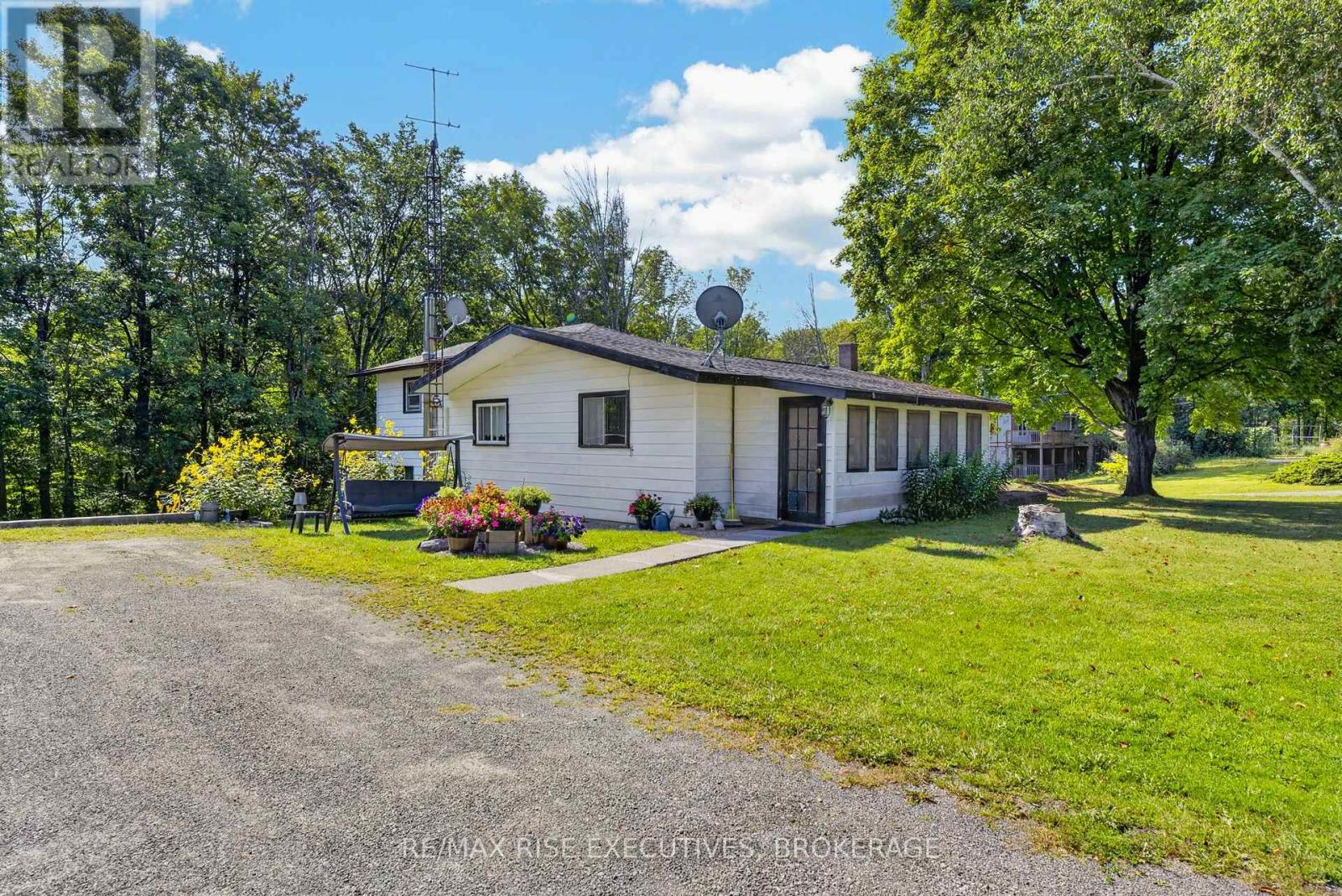 6900 Perth Road Property Photo 1
