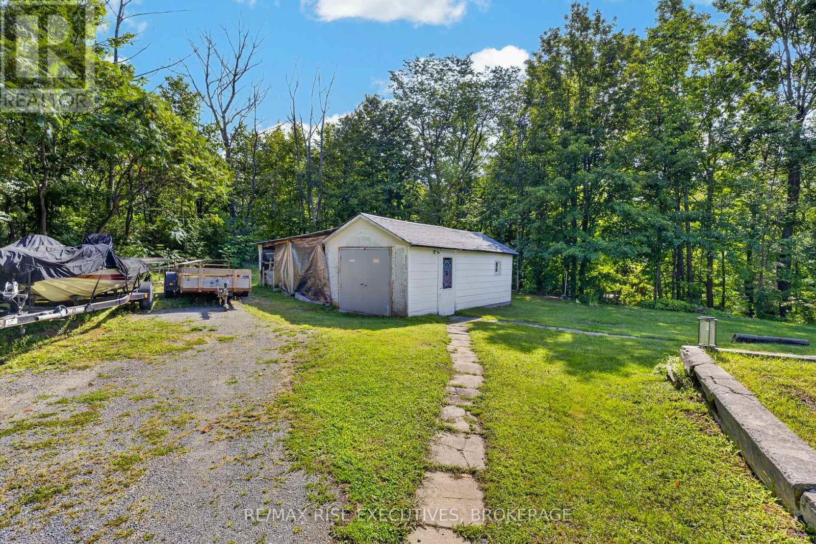 6900 Perth Road Property Photo 3