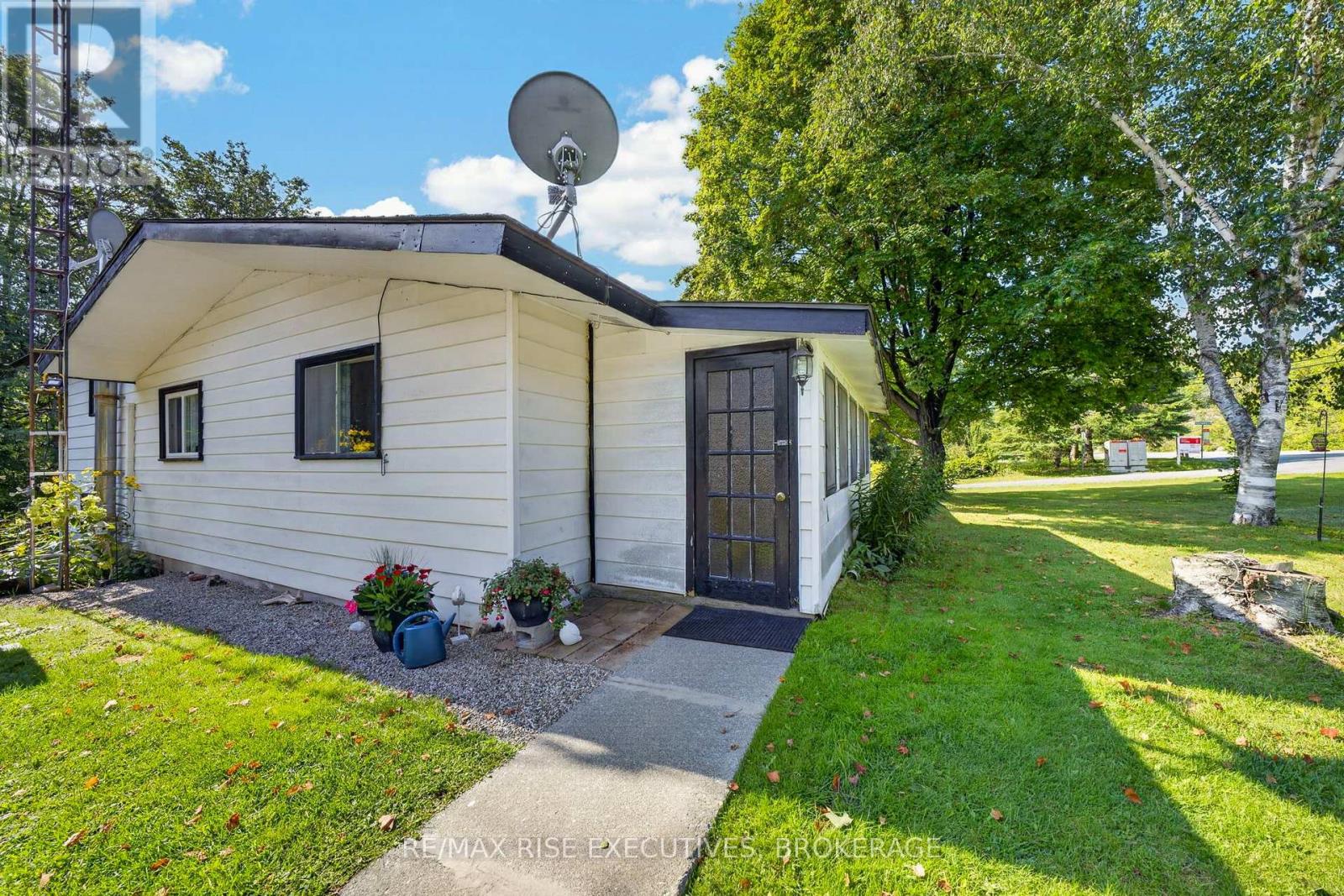 6900 Perth Road Property Photo 4