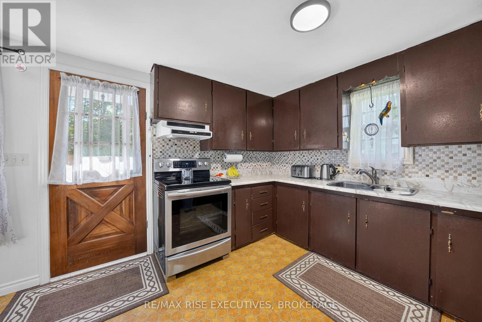6900 Perth Road Property Photo 13
