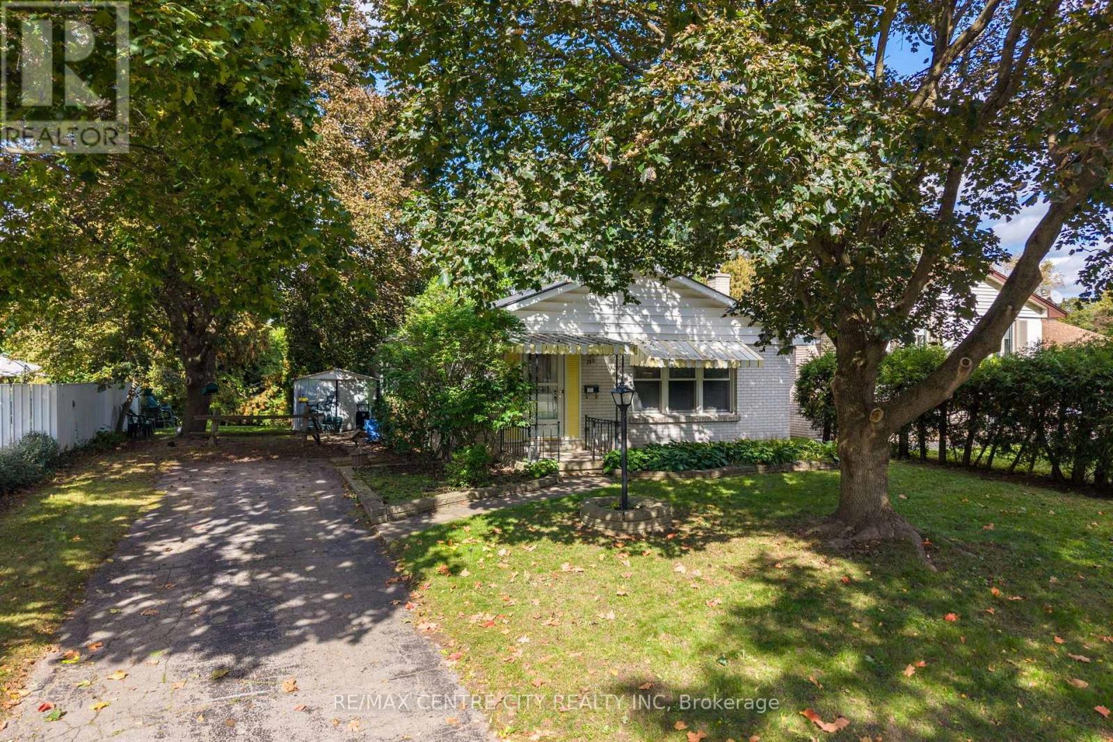 740 Dunboyne Crescent Property Photo 3